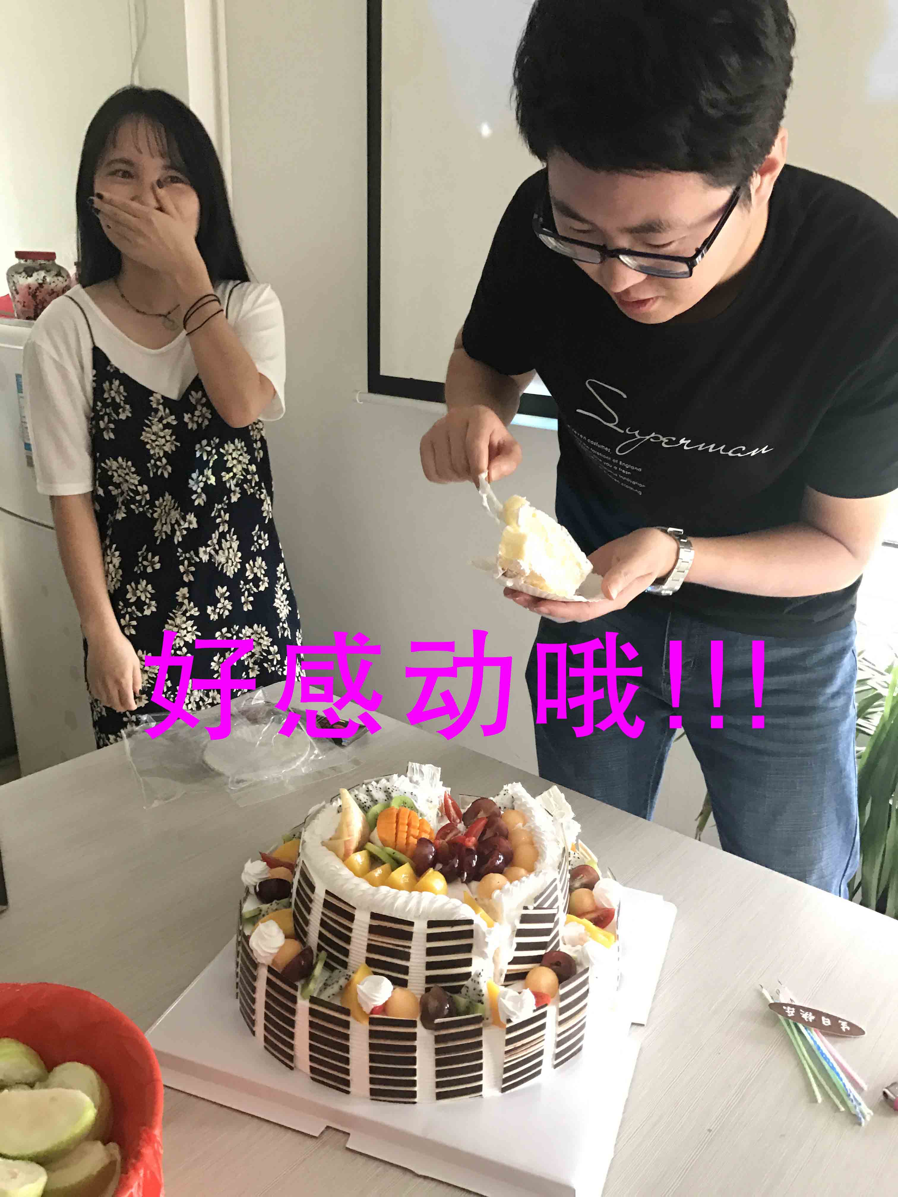 生日狂歡|首創(chuàng)全體同事舉杯祝小歡歡生日快樂。(圖6)